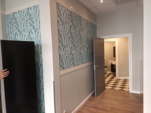 Opstæning af tapet på hotel i Nordjylland